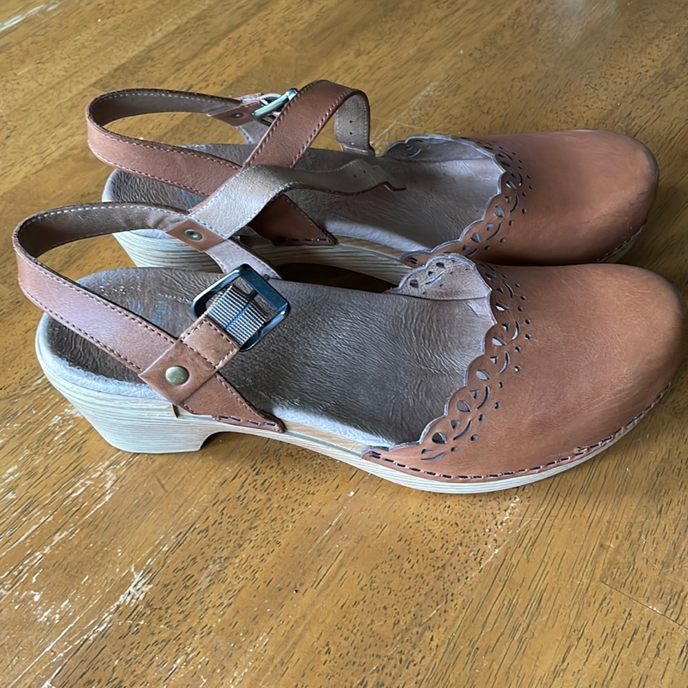 Dansko Marta Carmel leather Size 41 used condition but in good shape.